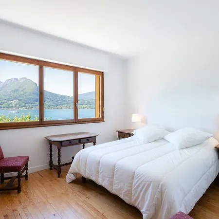 Villa Le Fartot : Dans La Baie Avec Ponton Prive. Talloires