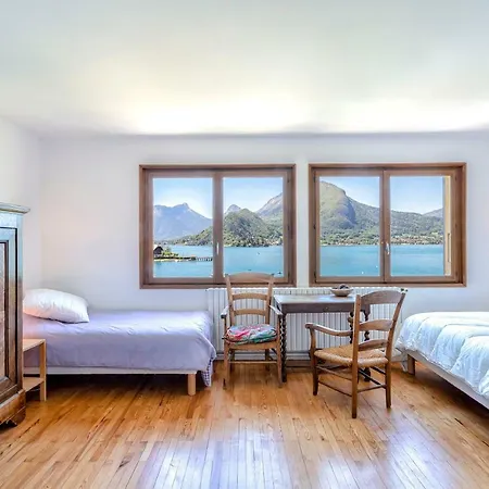 Le Fartot : Dans La Baie Avec Ponton Prive. Villa